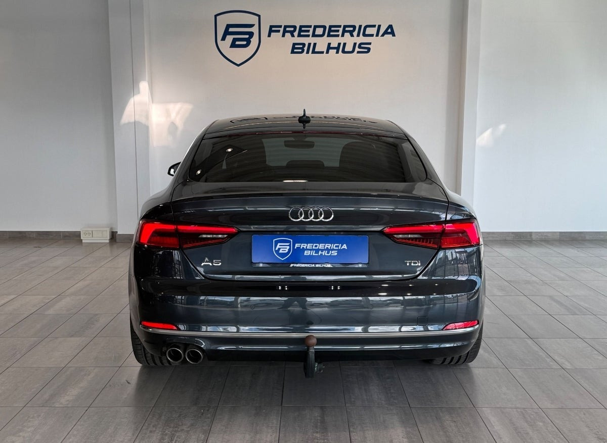 Grå Audi A5 fra 2017