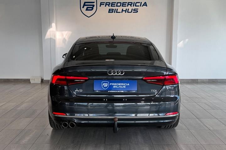 Grå Audi A5 fra 2017