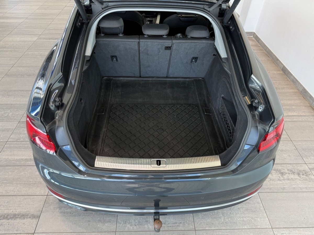 Grå Audi A5 fra 2017