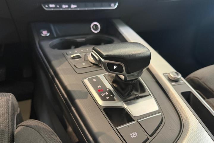 Grå Audi A5 fra 2017