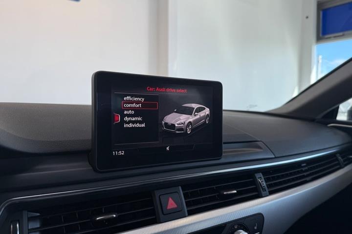 Grå Audi A5 fra 2017