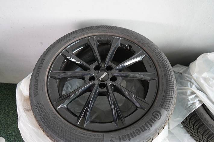 Sort Volvo XC40 fra 2023