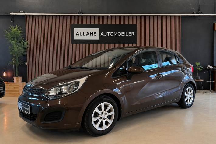 Brun Kia Rio fra 2013