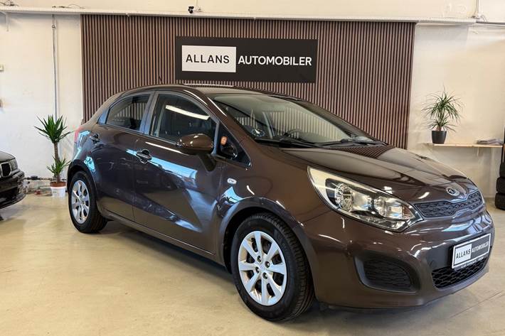Brun Kia Rio fra 2013