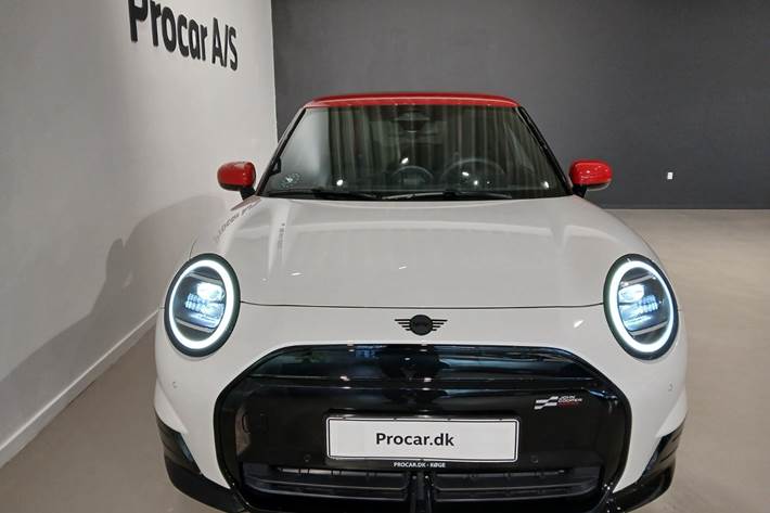 Hvid Mini Cooper SE fra 2024