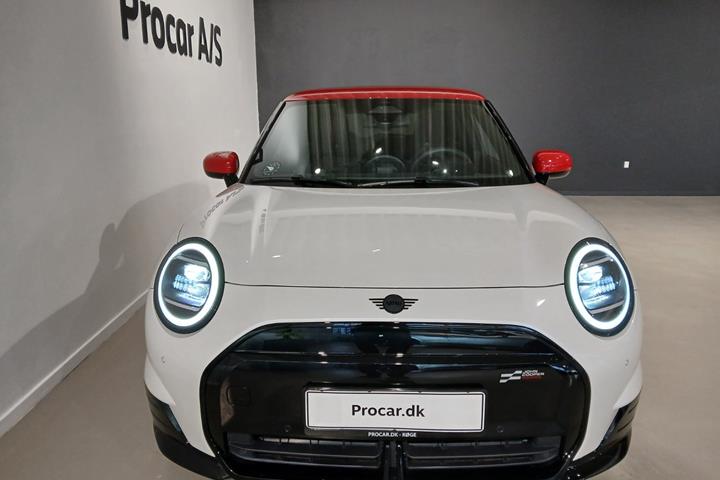 Hvid Mini Cooper SE fra 2024