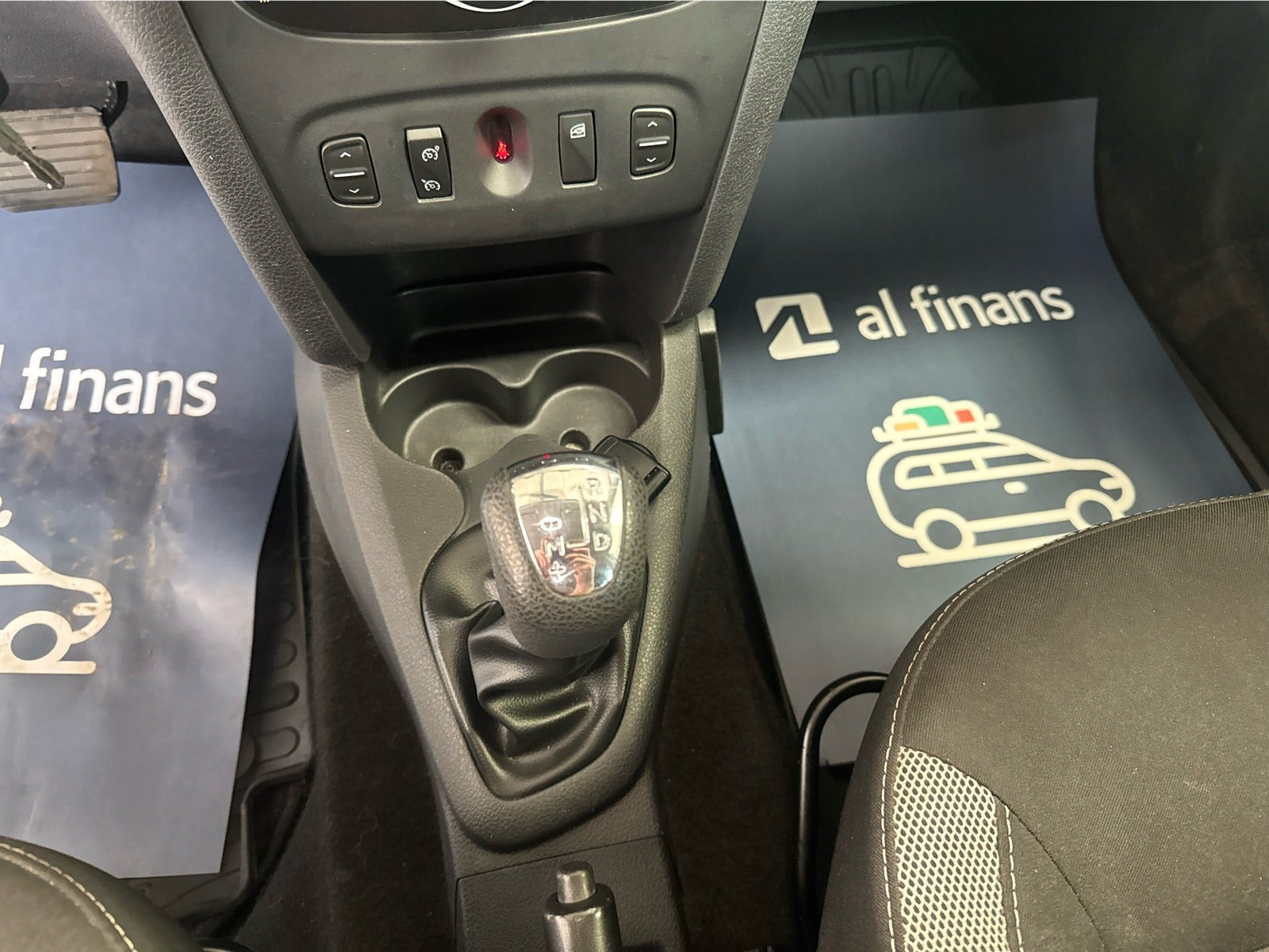 Hvid Dacia Logan Stepway fra 2017