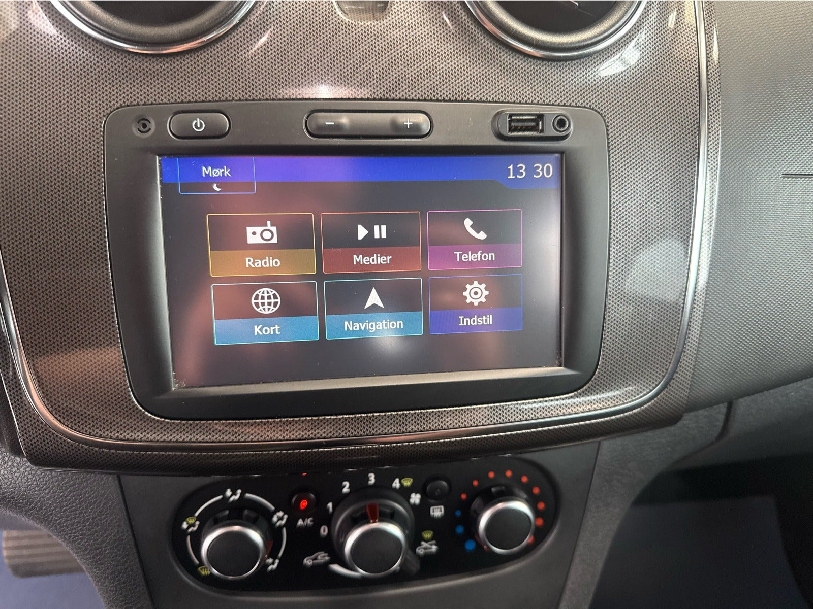 Hvid Dacia Logan Stepway fra 2017
