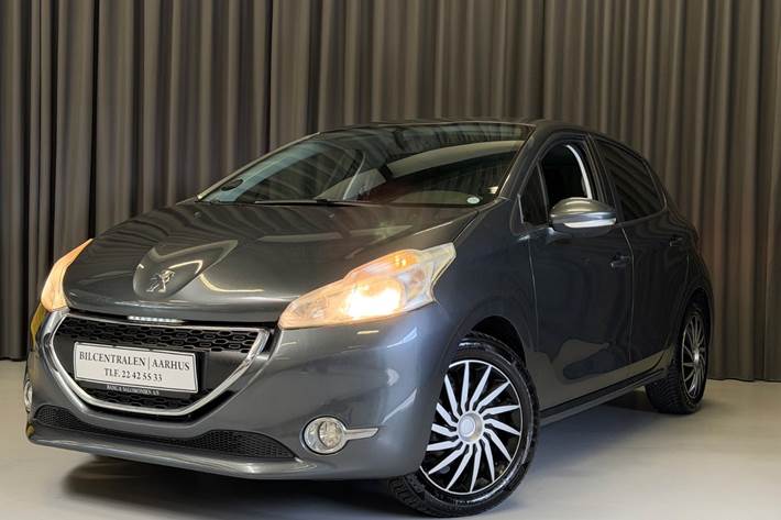 Grå Peugeot 208 fra 2012
