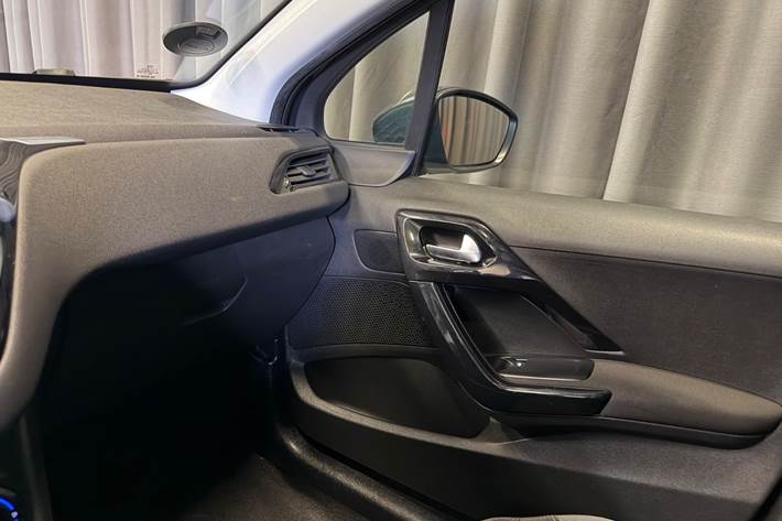 Grå Peugeot 208 fra 2012