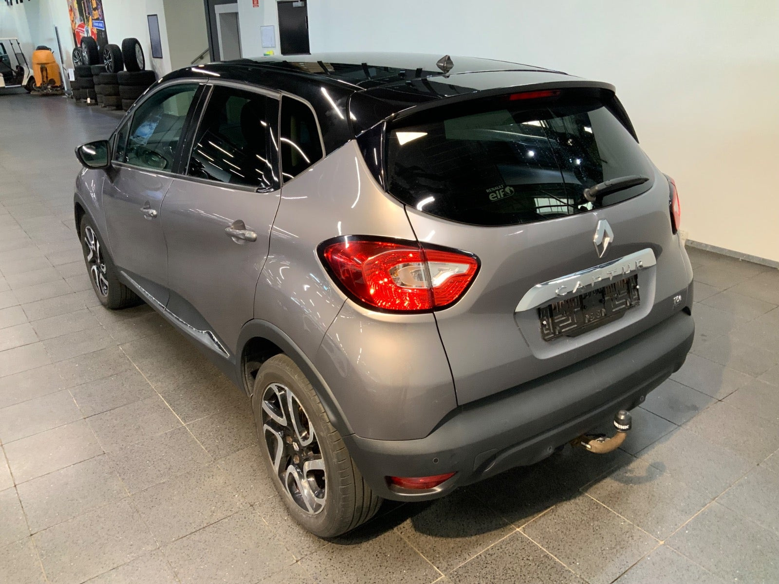 Grå Renault Captur fra 2016