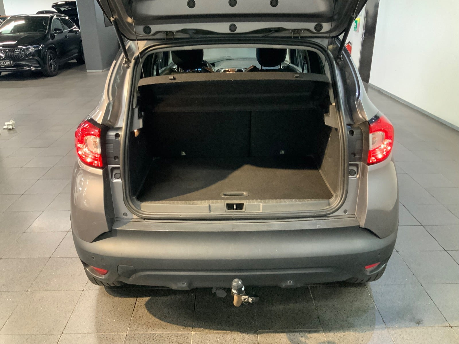 Grå Renault Captur fra 2016