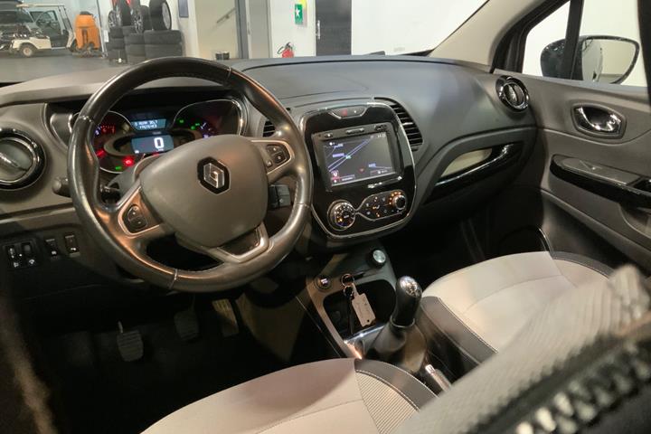 Grå Renault Captur fra 2016