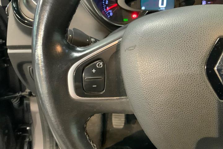 Grå Renault Captur fra 2016