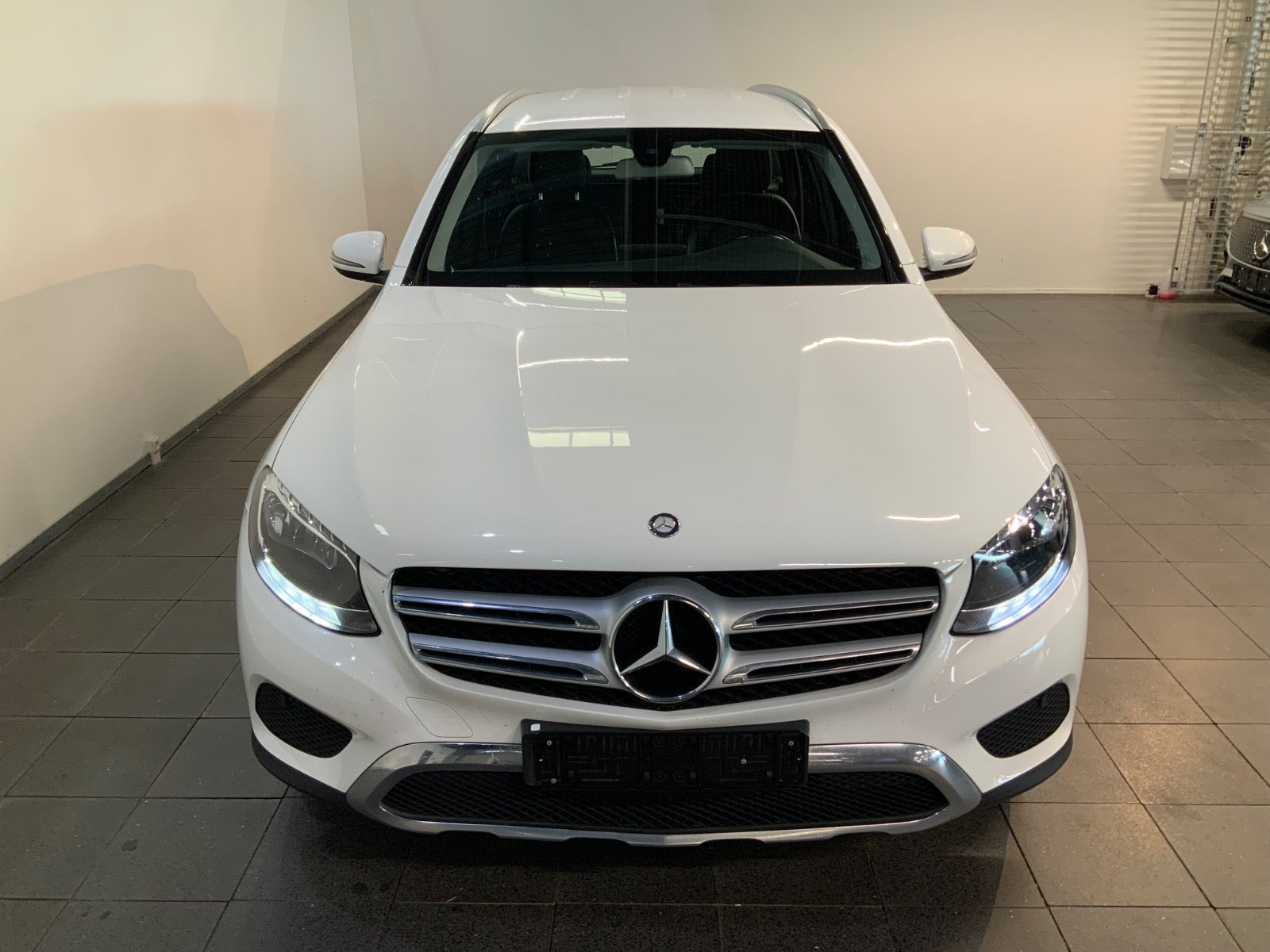 Hvid Mercedes GLC220 d fra 2016