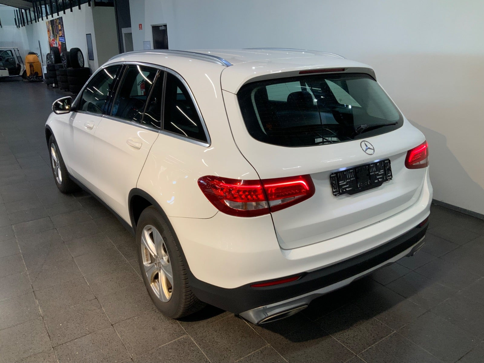 Hvid Mercedes GLC220 d fra 2016