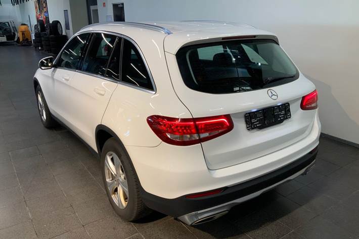 Hvid Mercedes GLC220 d fra 2016