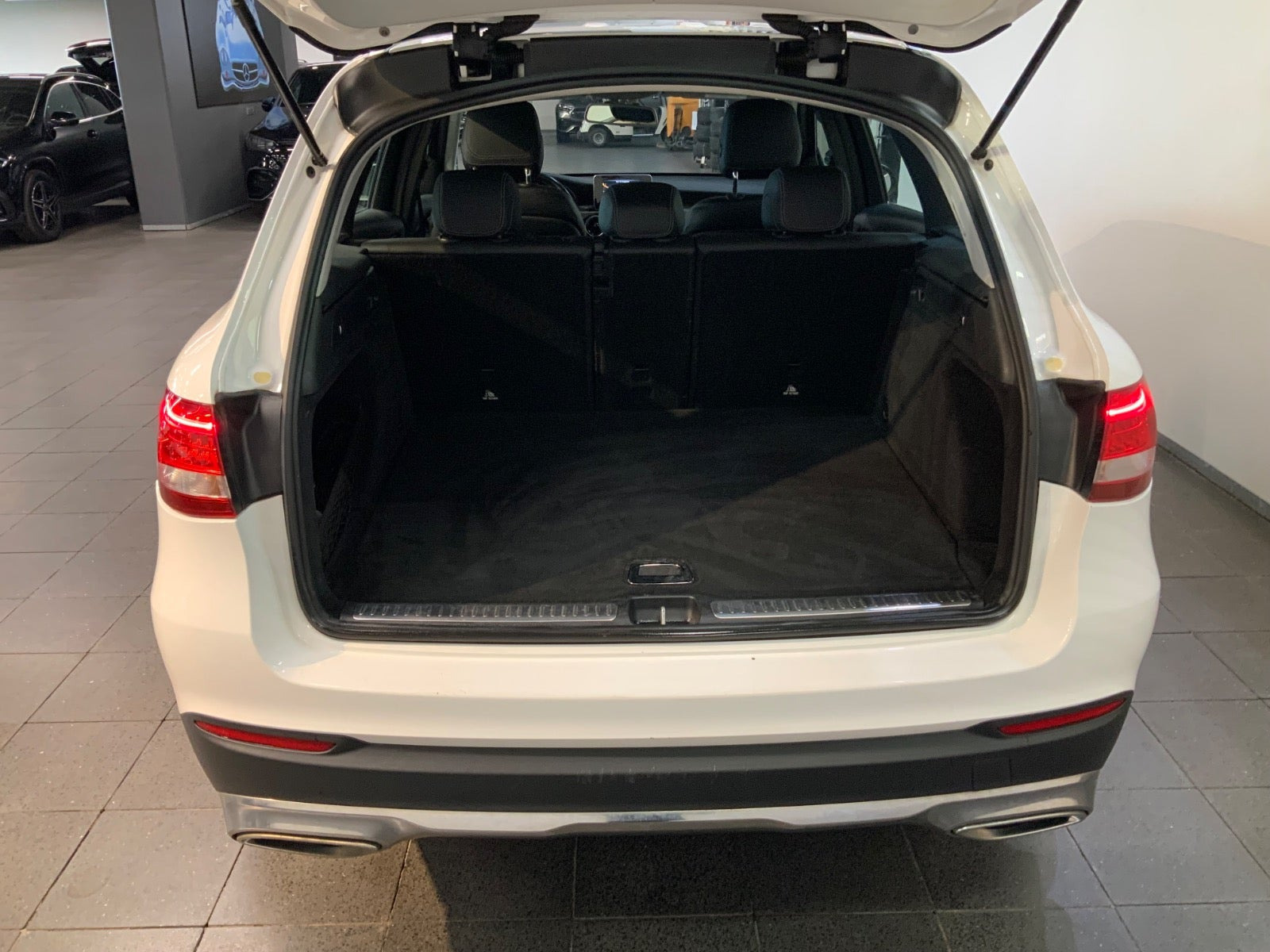 Hvid Mercedes GLC220 d fra 2016