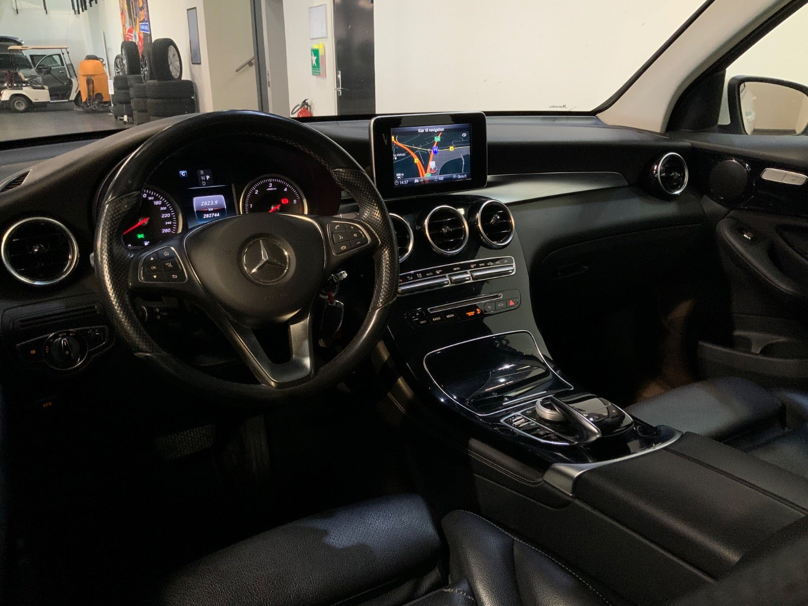 Hvid Mercedes GLC220 d fra 2016