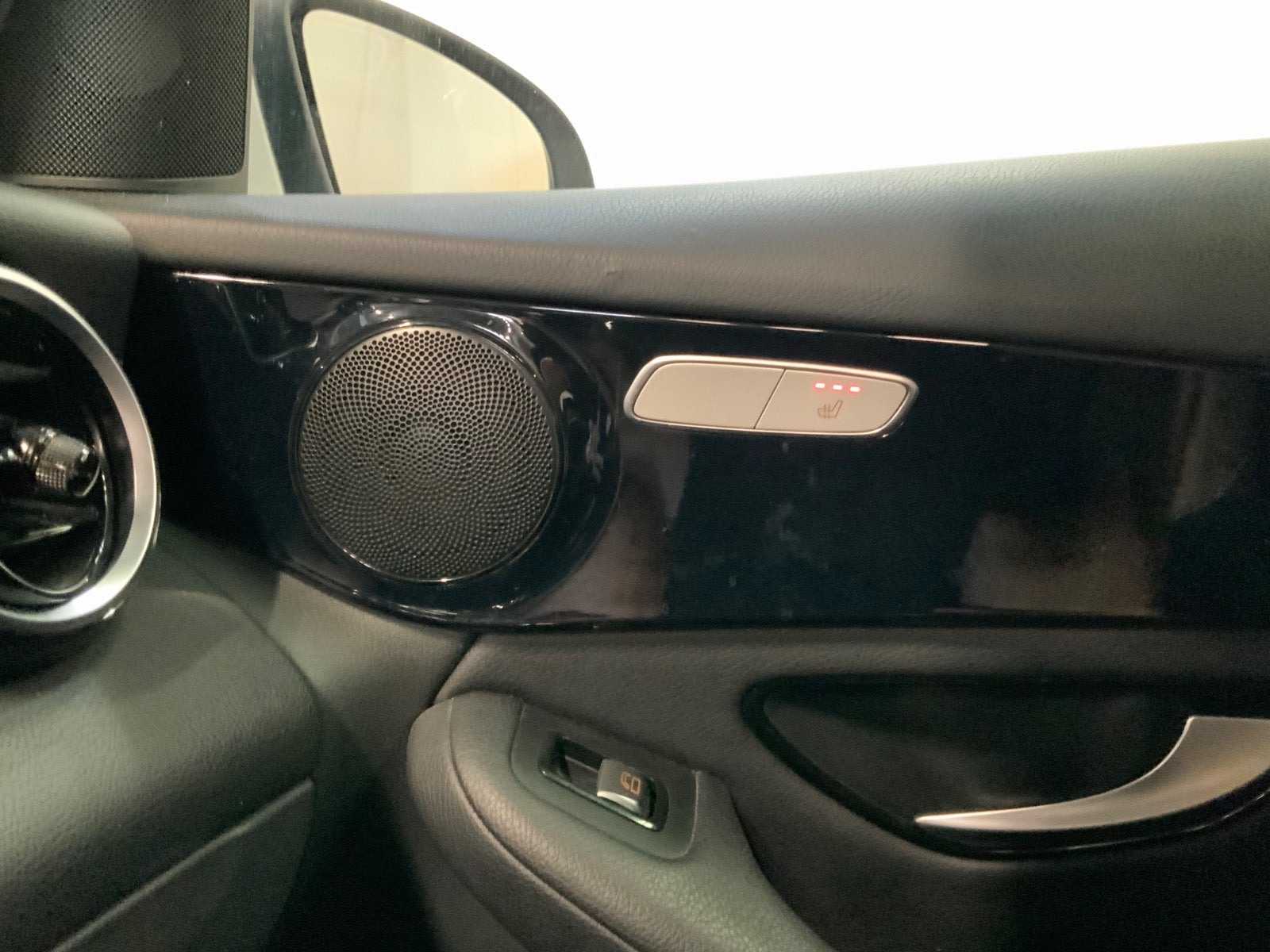 Hvid Mercedes GLC220 d fra 2016