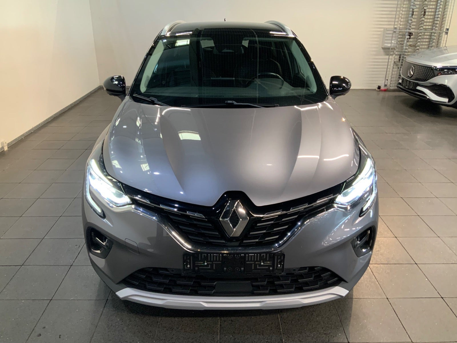 Grå Renault Captur fra 2019