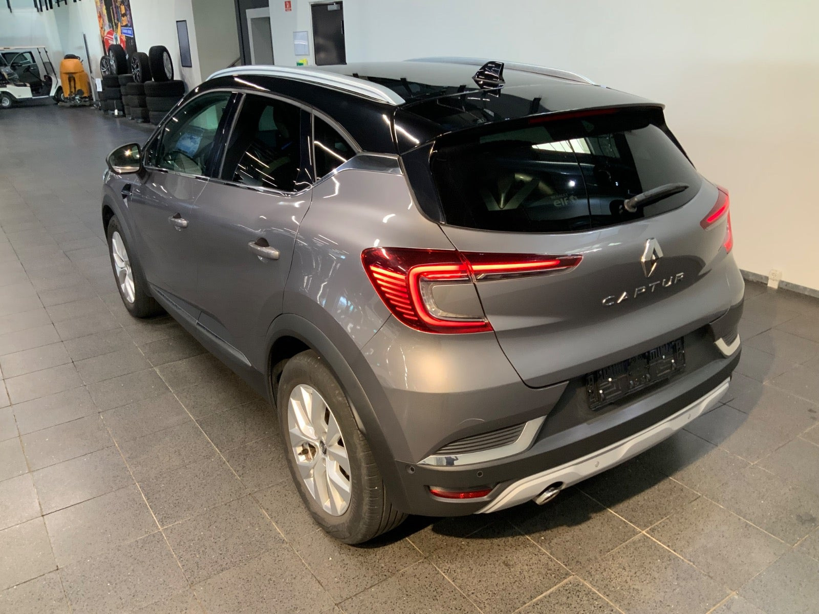 Grå Renault Captur fra 2019