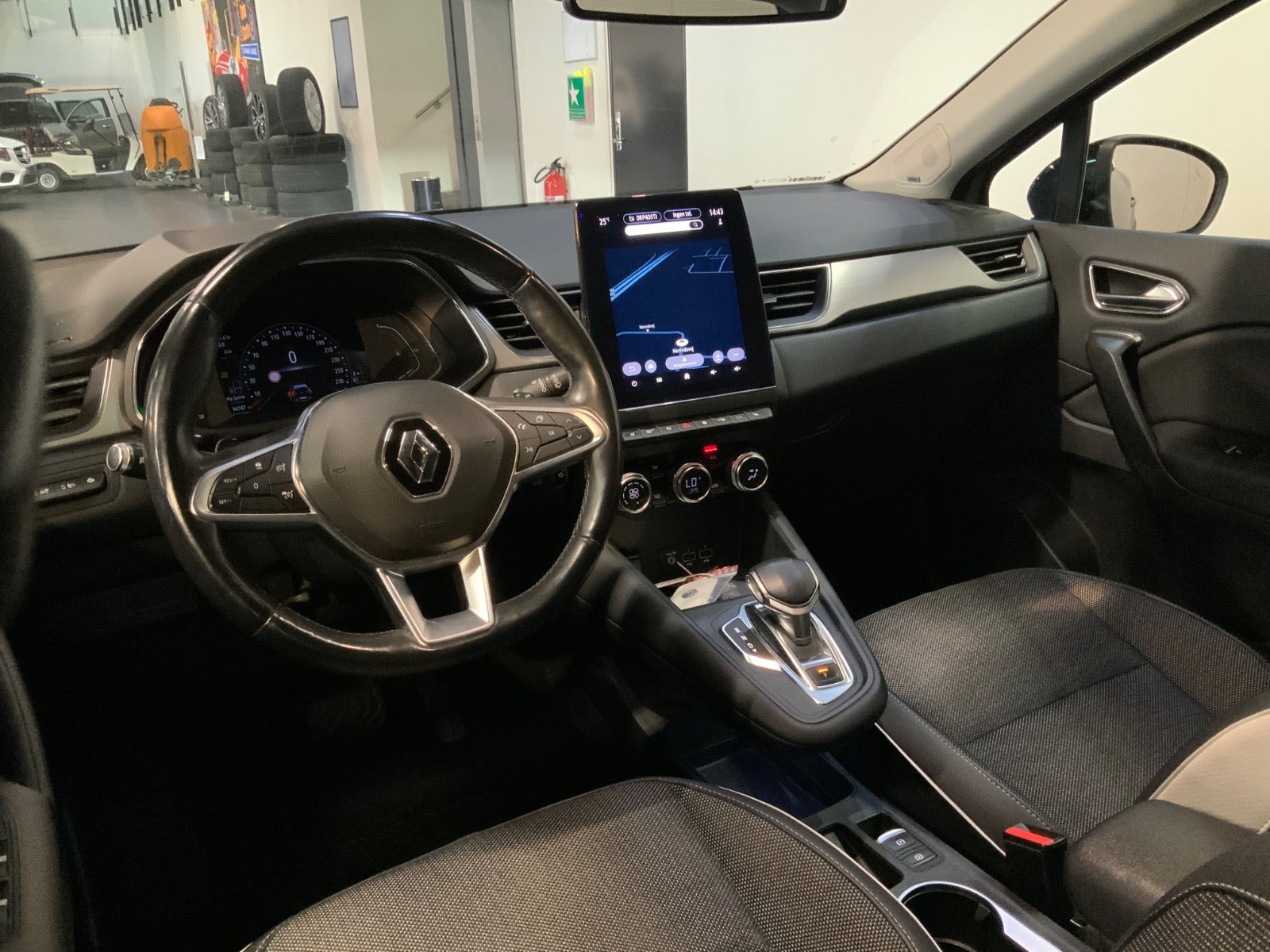 Grå Renault Captur fra 2019