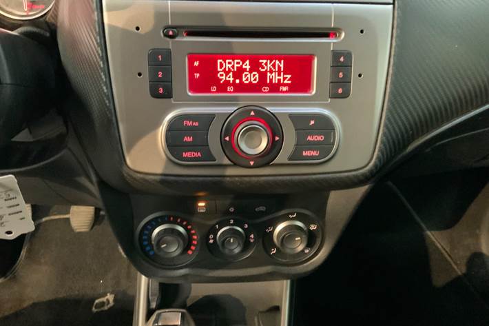 Rød Alfa Romeo MiTo fra 2013 set indefra