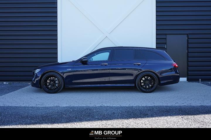 Blå Mercedes E43 fra 2017