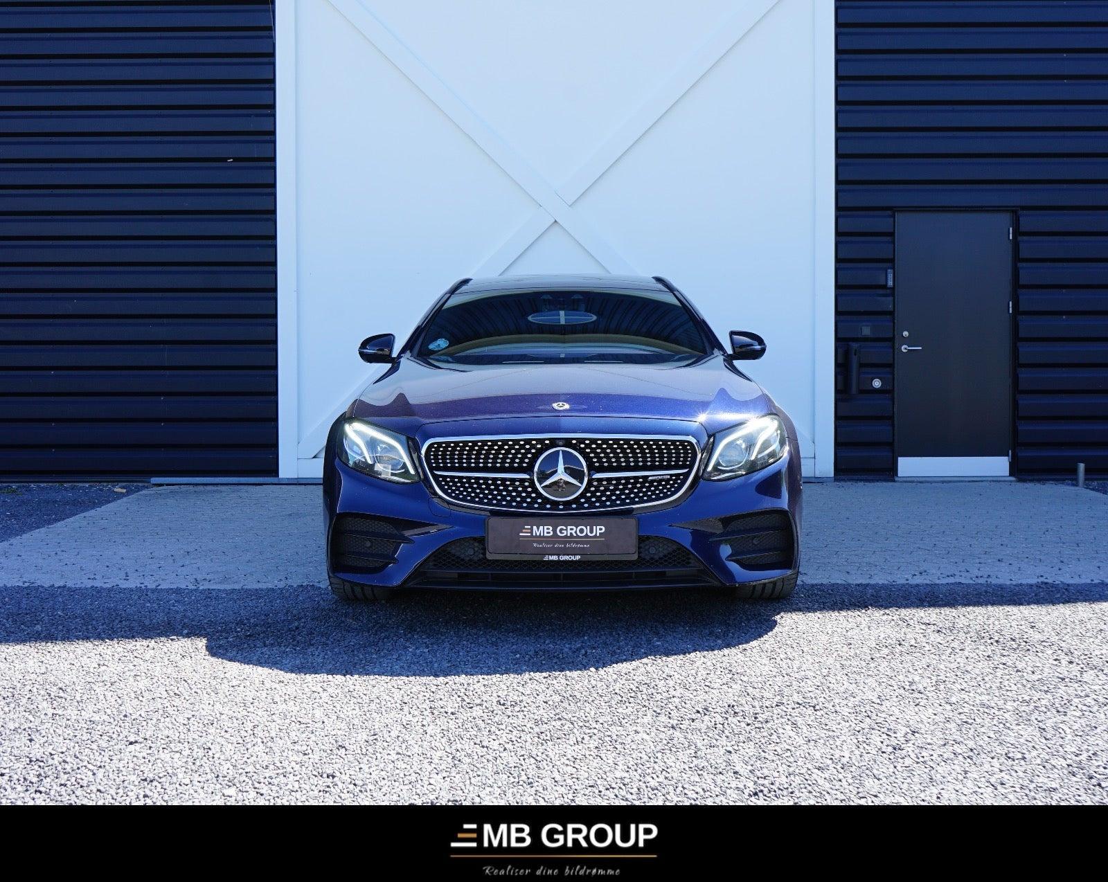 Blå Mercedes E43 fra 2017