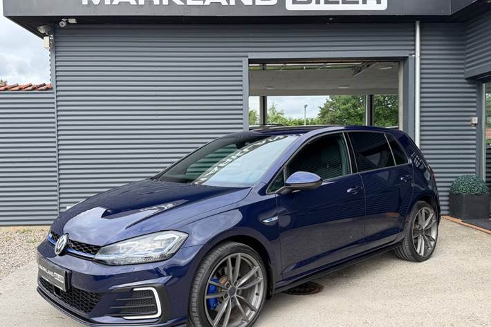 Blå VW Golf VII fra 2020