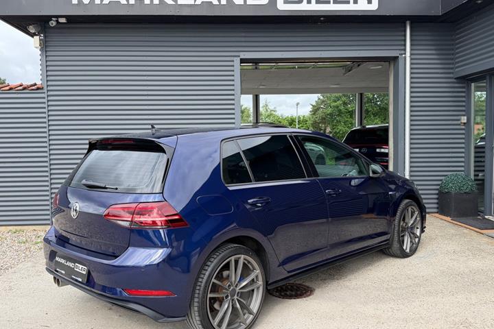 Blå VW Golf VII fra 2020