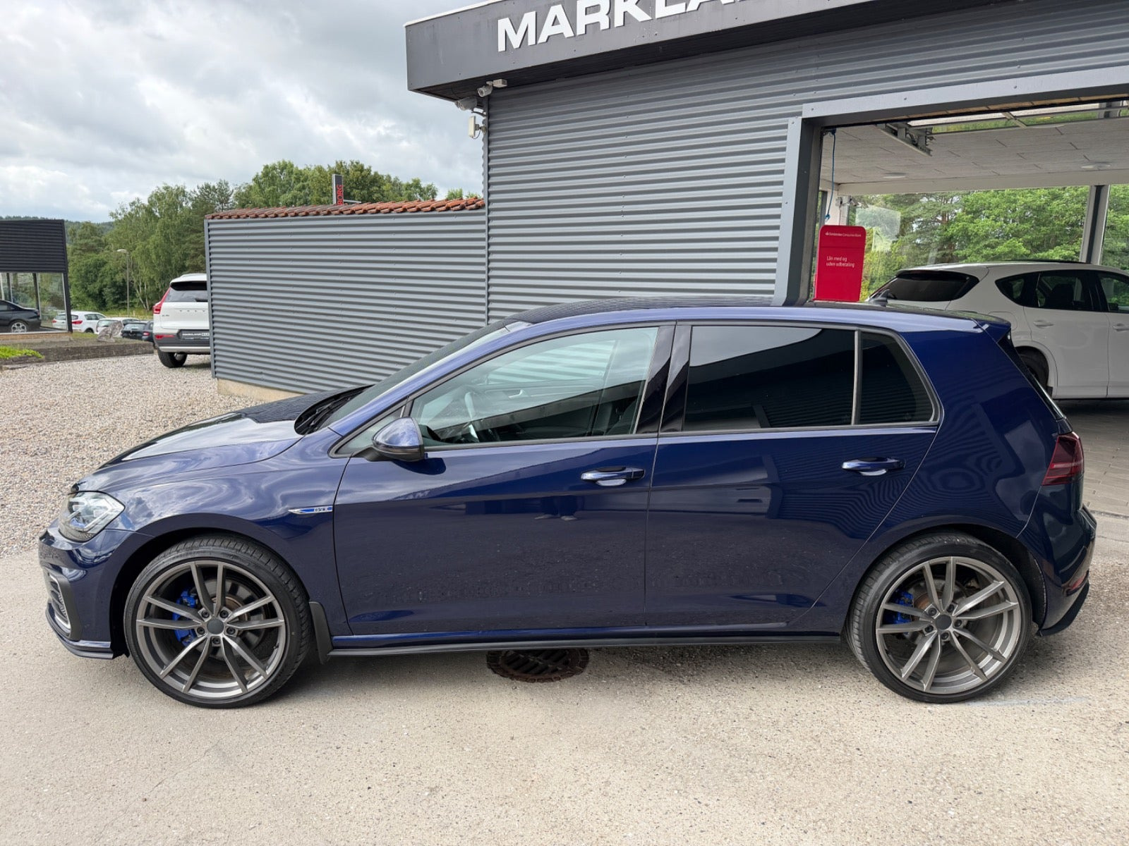 Blå VW Golf VII fra 2020