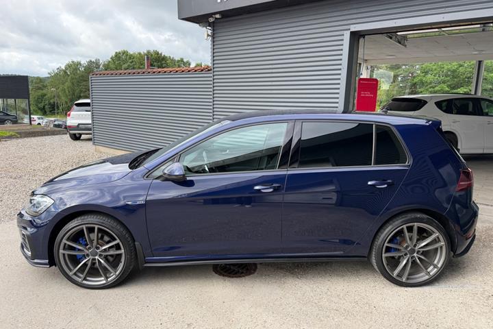 Blå VW Golf VII fra 2020