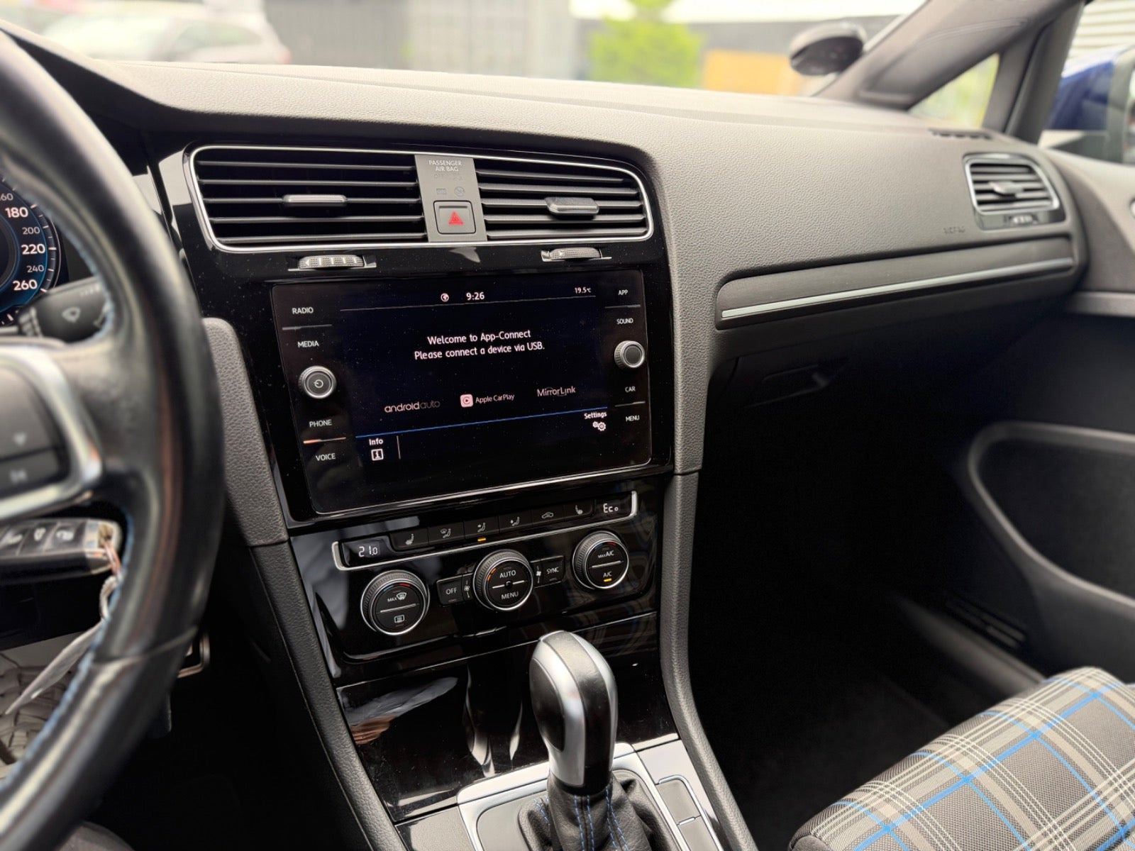 Blå VW Golf VII fra 2020