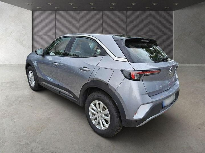 Grå Opel Mokka-e fra 2023