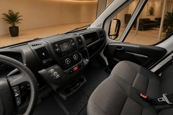 Hvid Peugeot e-Boxer 435 fra 2021