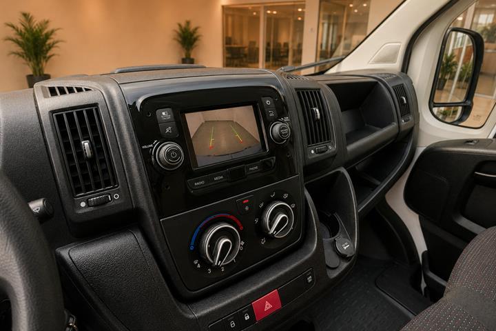 Hvid Peugeot e-Boxer 435 fra 2021