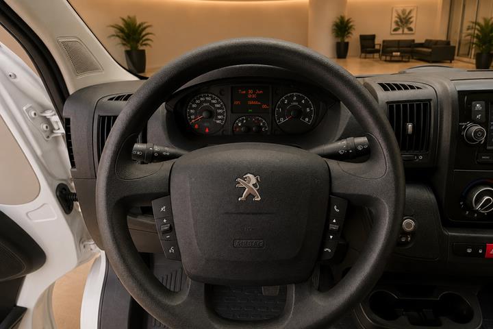 Hvid Peugeot e-Boxer 435 fra 2021
