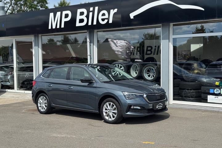 Grå Skoda Scala fra 2021