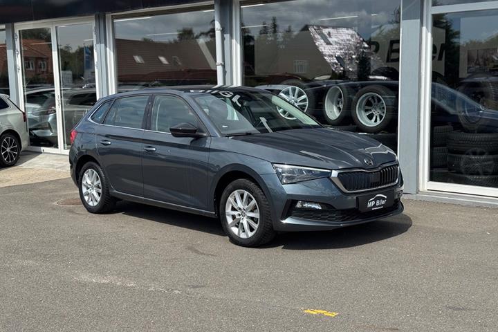 Grå Skoda Scala fra 2021