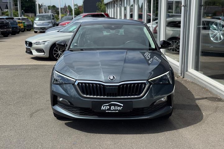 Grå Skoda Scala fra 2021