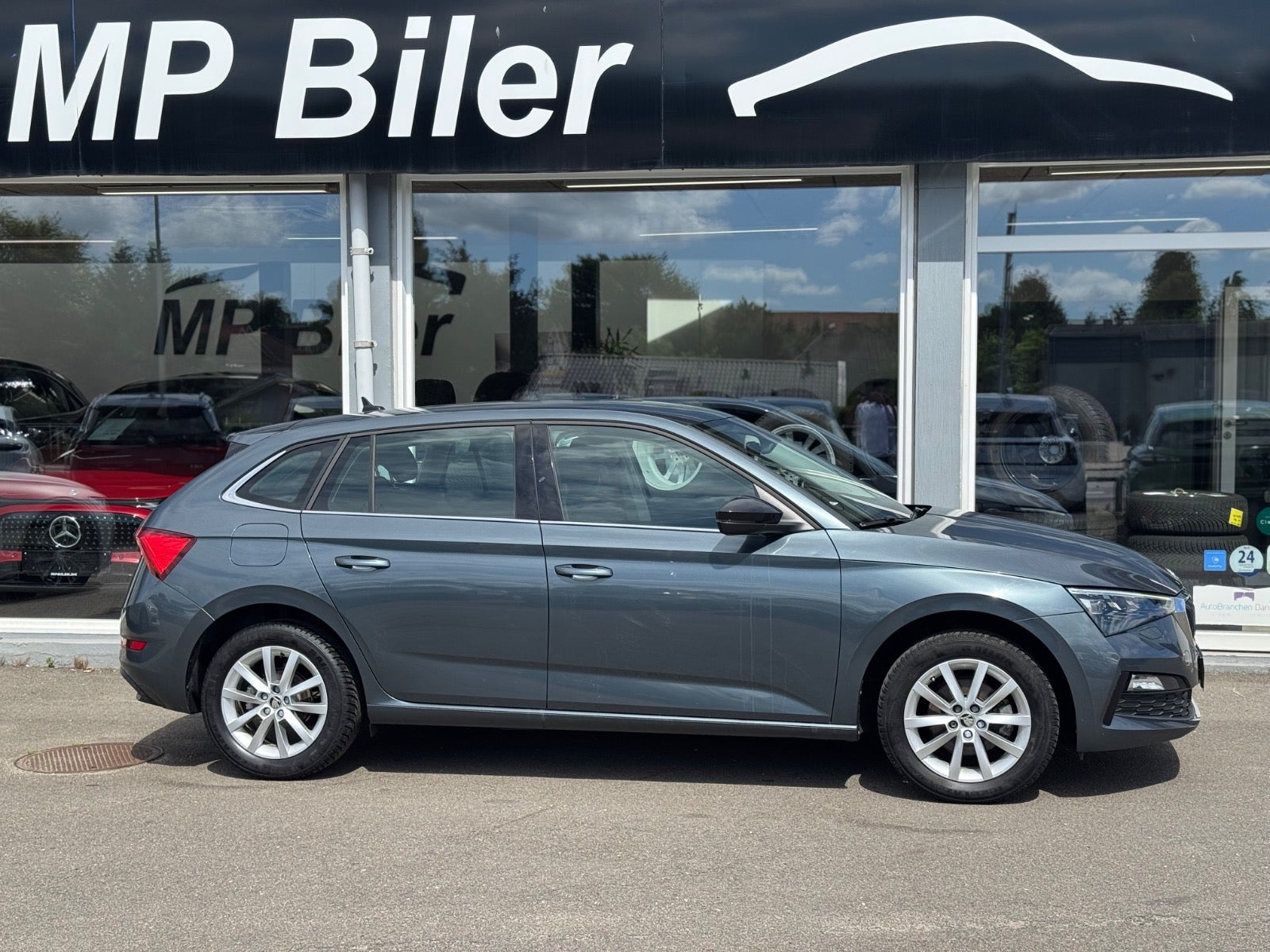 Grå Skoda Scala fra 2021