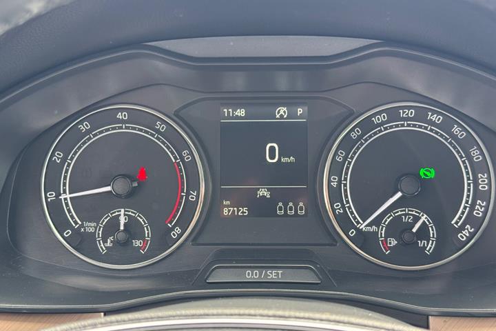 Grå Skoda Scala fra 2021