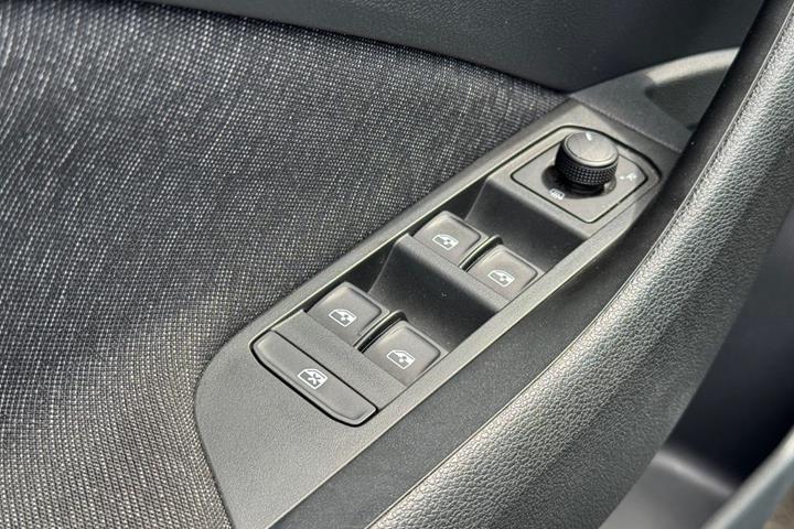 Grå Skoda Scala fra 2021