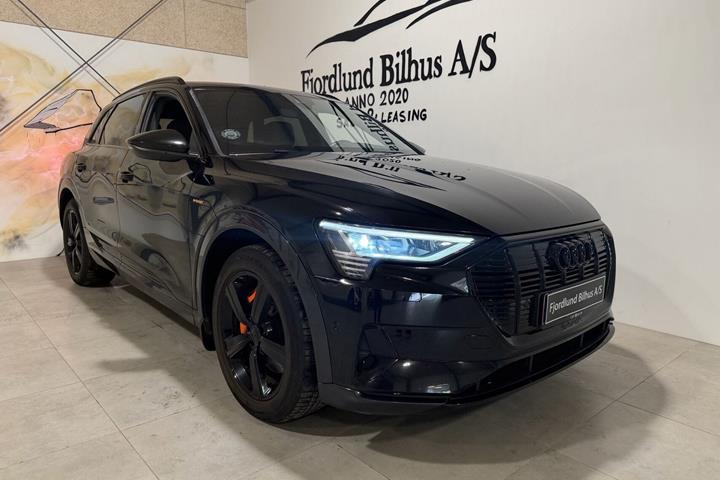 Sort Audi e-tron fra 2020 set udefra