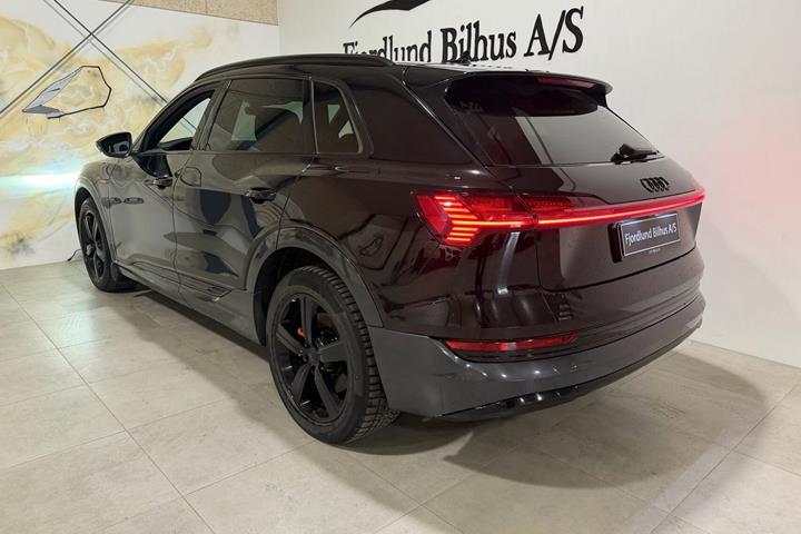 Sort Audi e-tron fra 2020