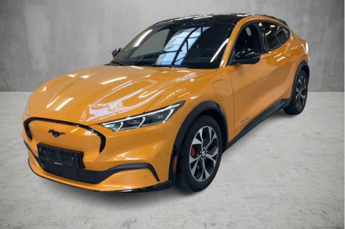 Orange Ford Mustang Mach-E fra 2023