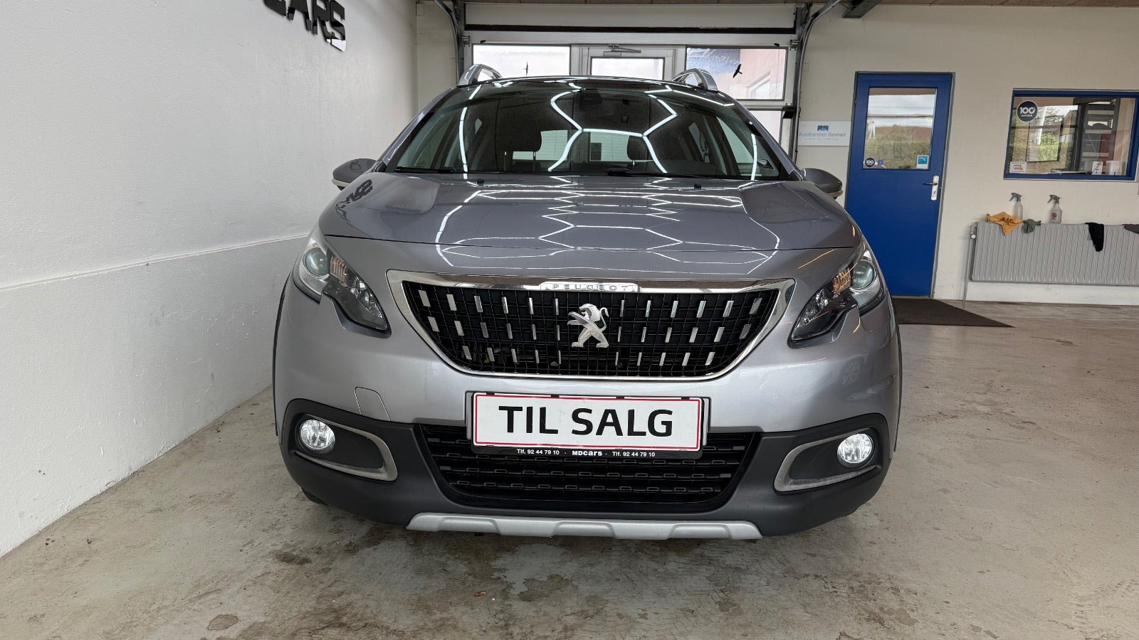 Grå Peugeot 2008 fra 2018