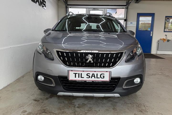 Grå Peugeot 2008 fra 2018